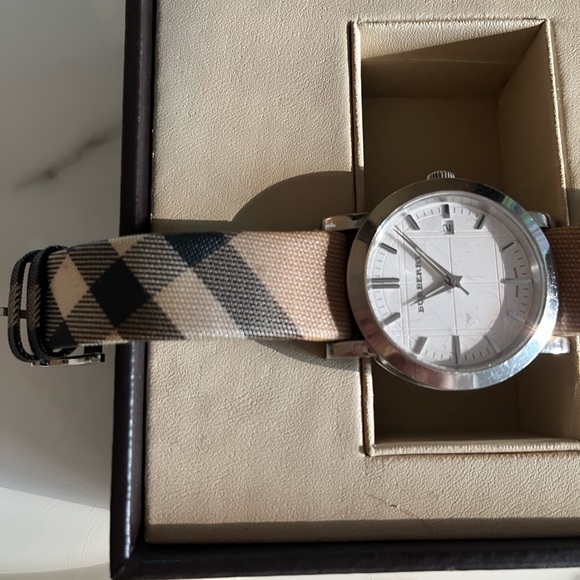 Burberry Women’s Watch - Picture 5 of 8